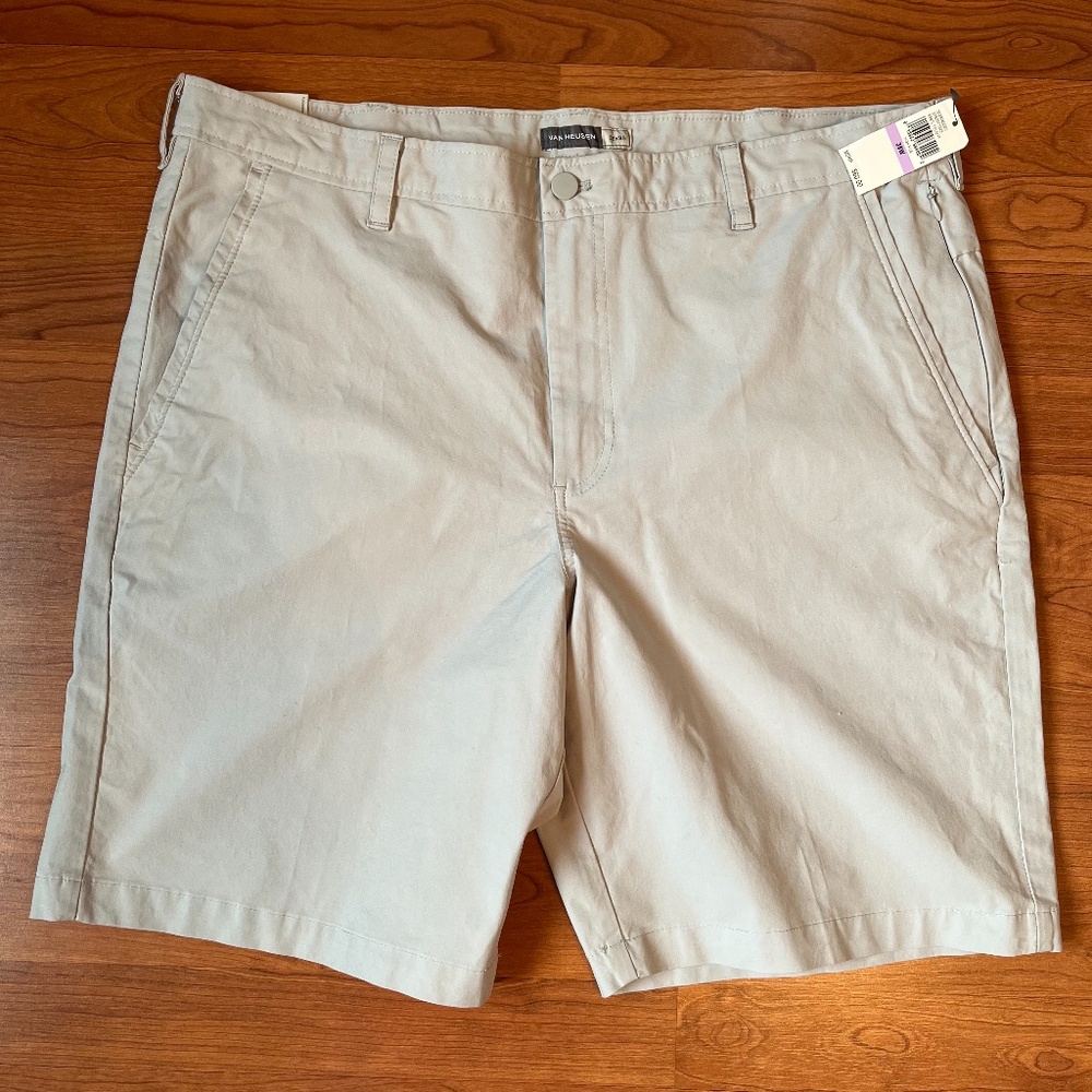 Van Heusen Men's Casual Short Flat Front; New with tags; 38Wx9.5